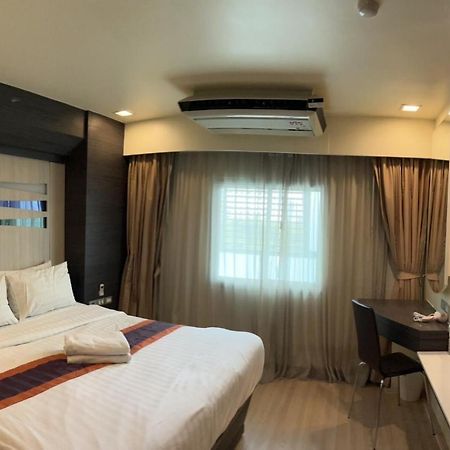 Orion Rooms Sukhumvit 11 Bangkok Exterior foto